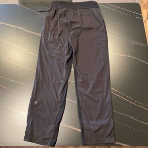 lululemon Beyond the Studio Crop Joggers - Black - Size 4 EUC